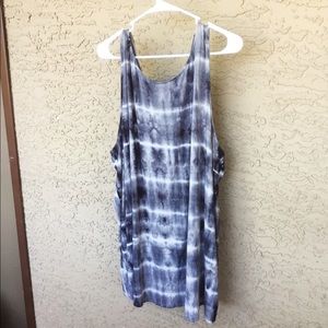 Short sleeve Torrid top.